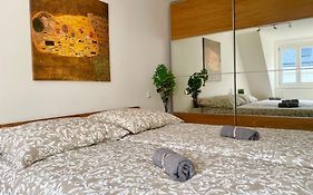 60 M2 Central Rooftop Apartment With Ac